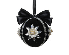 Victoria Kissmas Bauble 8cm