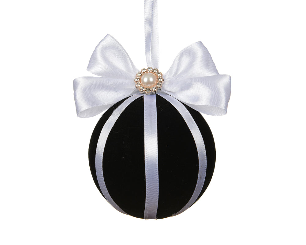Sabrina Kissmas Bauble 8cm